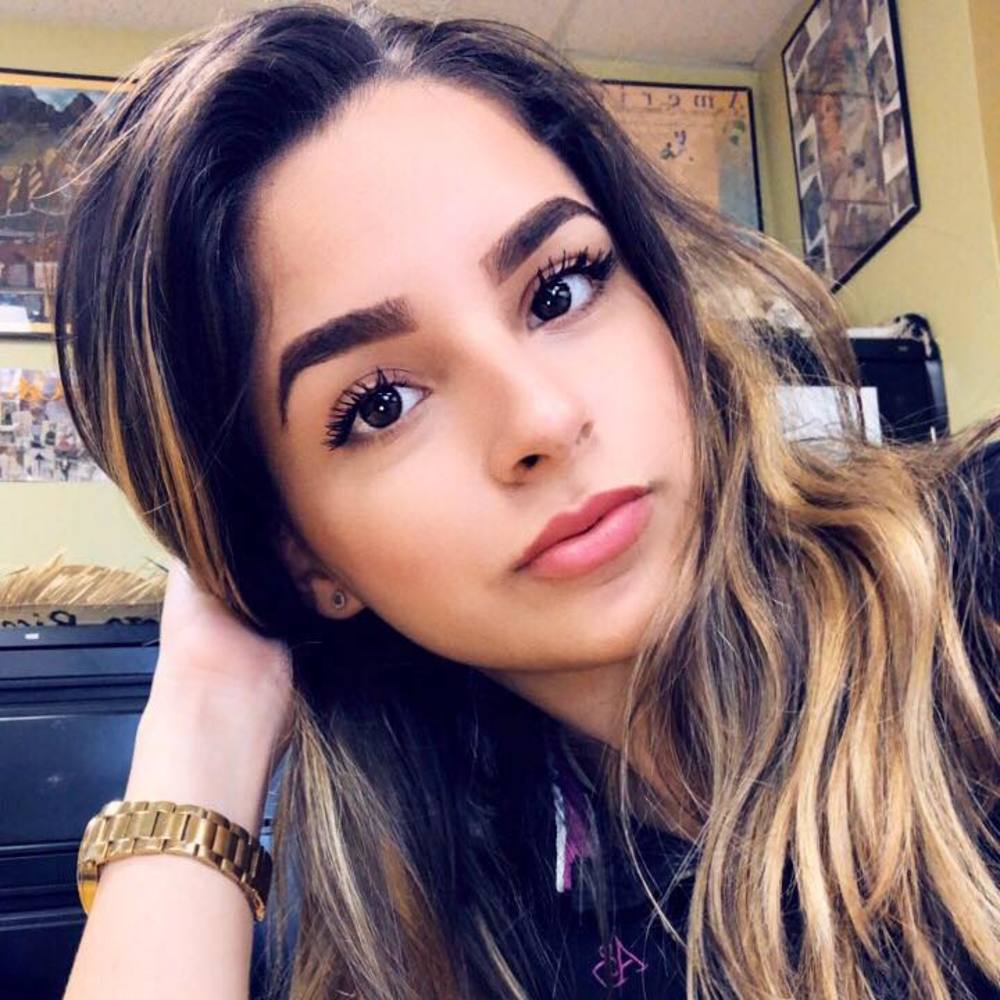 Meet your Posher, Cinthya